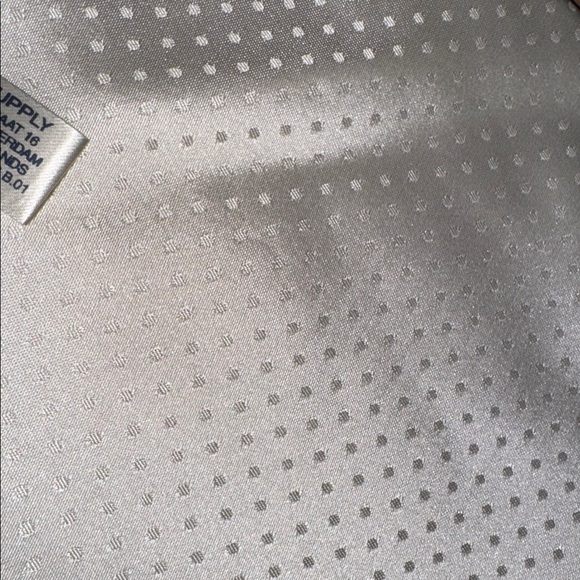 Suitsupply polkadot silk pocket square - Picture 4 of 5